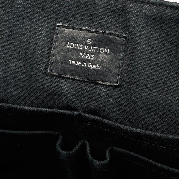 Louis Vuitton Graphite Damier District MM Cross Body Bag - Picture 13 of 14